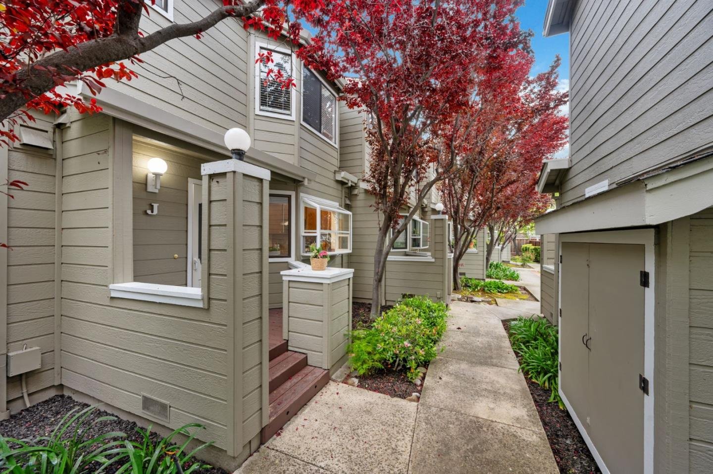 Modern Silicon Valley townhouse listing